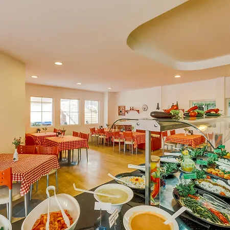 ホテル Monta & 3*