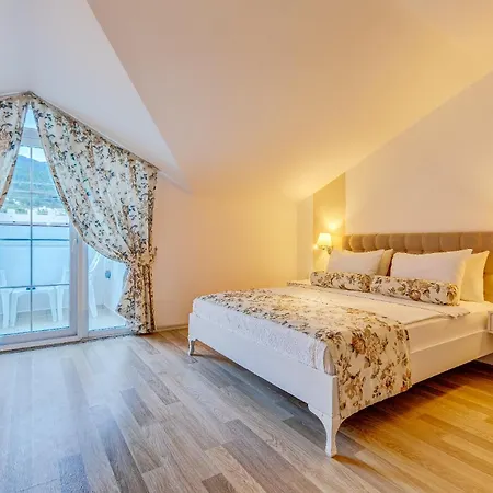 ホテル Monta & 3*